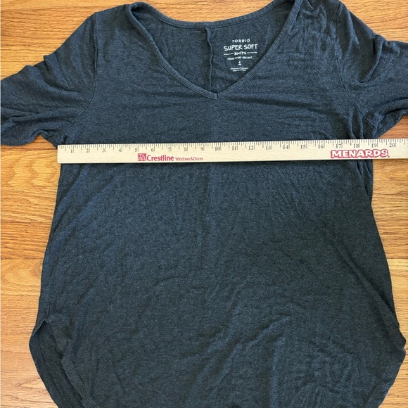 Torrid Top Women’s 1 (1X) Gray High Low Hem Super Soft V neck Casualwear Shirt - Picture 4 of 6